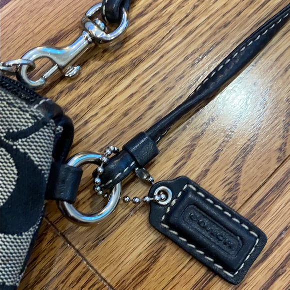 Coach signature wristlet - Picture 3 of 8